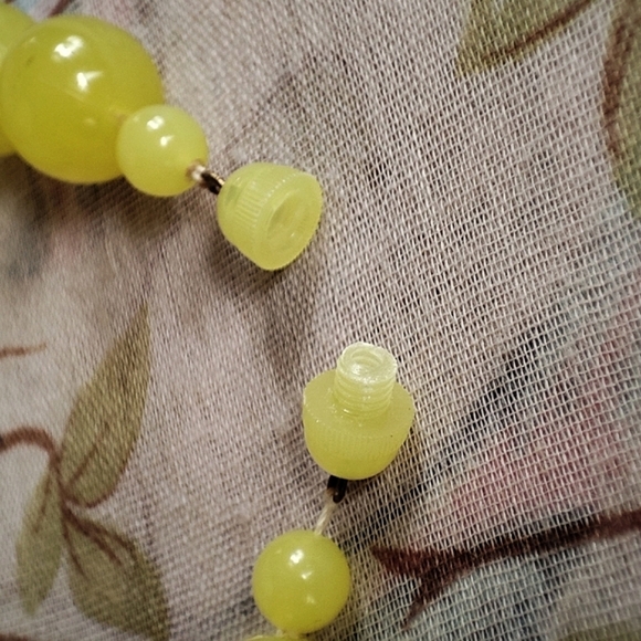 Lemoncello Lemonade Lemon Yellow Faceted Vintage Round Lucite Bead  Necklace EUC - Picture 5 of 8